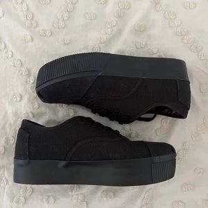 Black platform TOMS